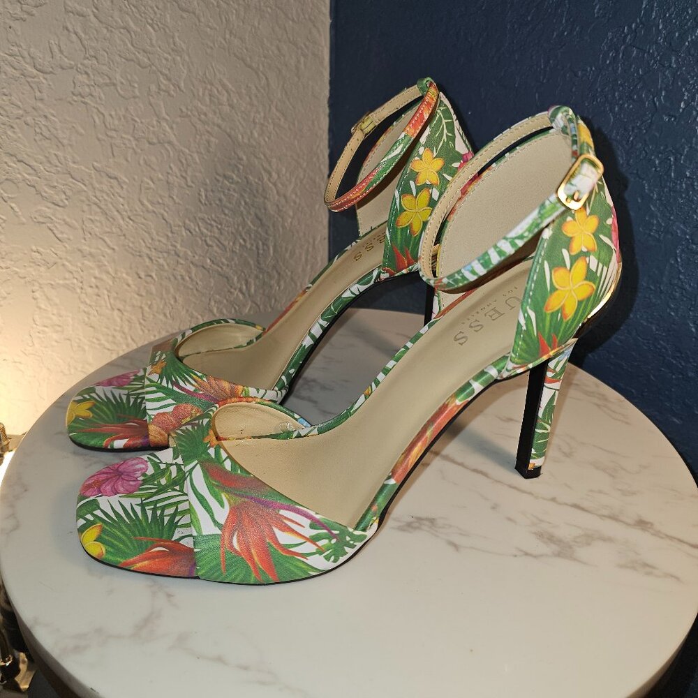 GUESS Floral Tropical Print Heels – Size 9.5M